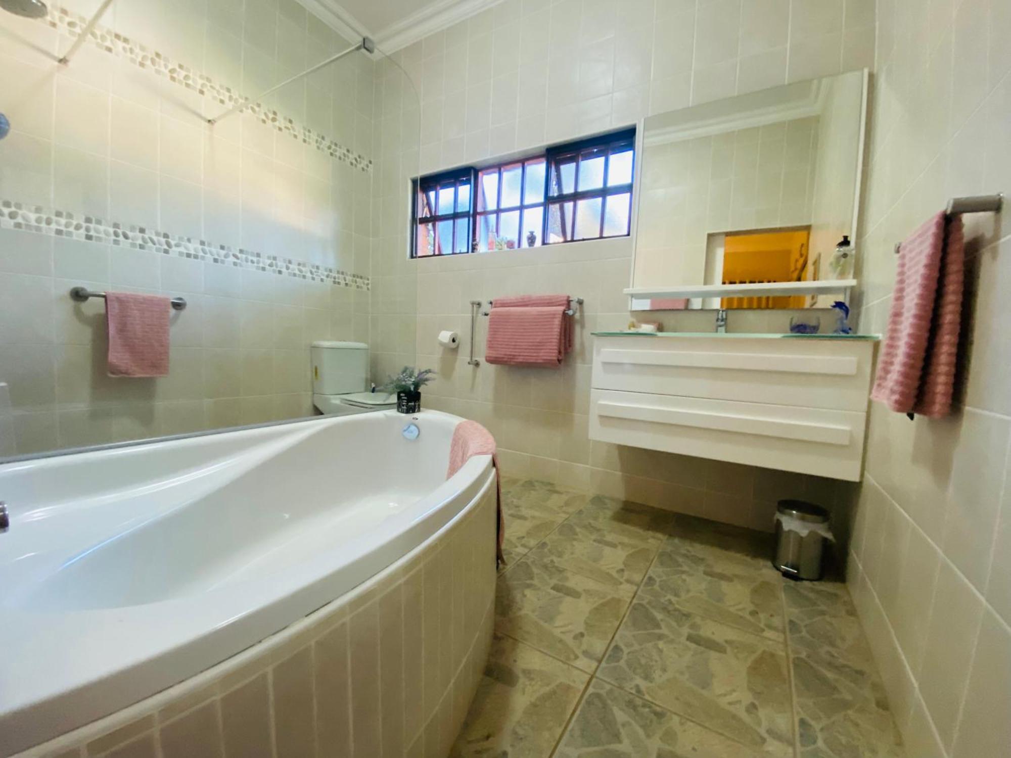 Rondeletia - Premium Self Catering